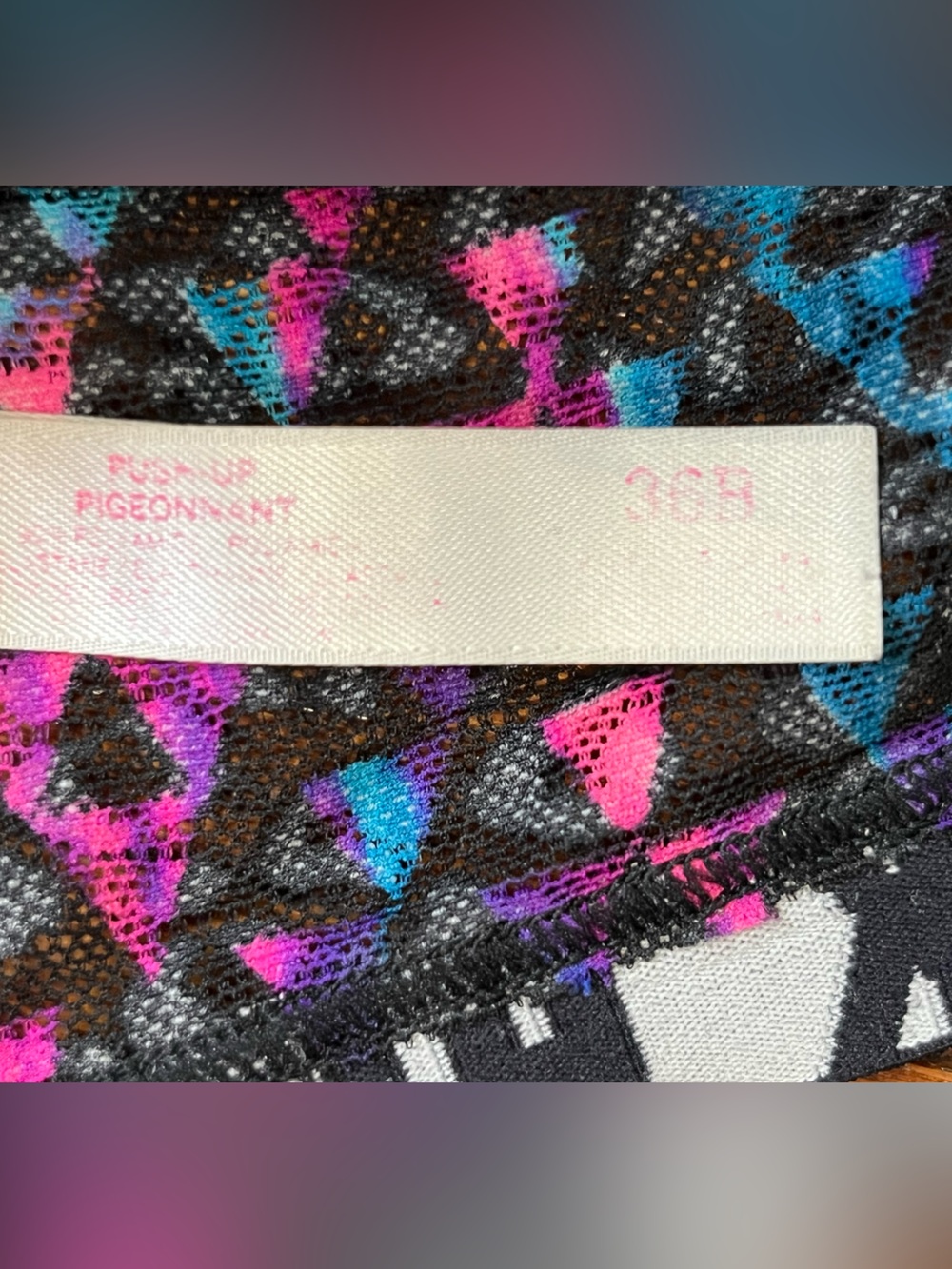 PINK Victoria’s Secret Geo Print Strappy Racerback Bra Women’s 36B - Picture 8 of 10